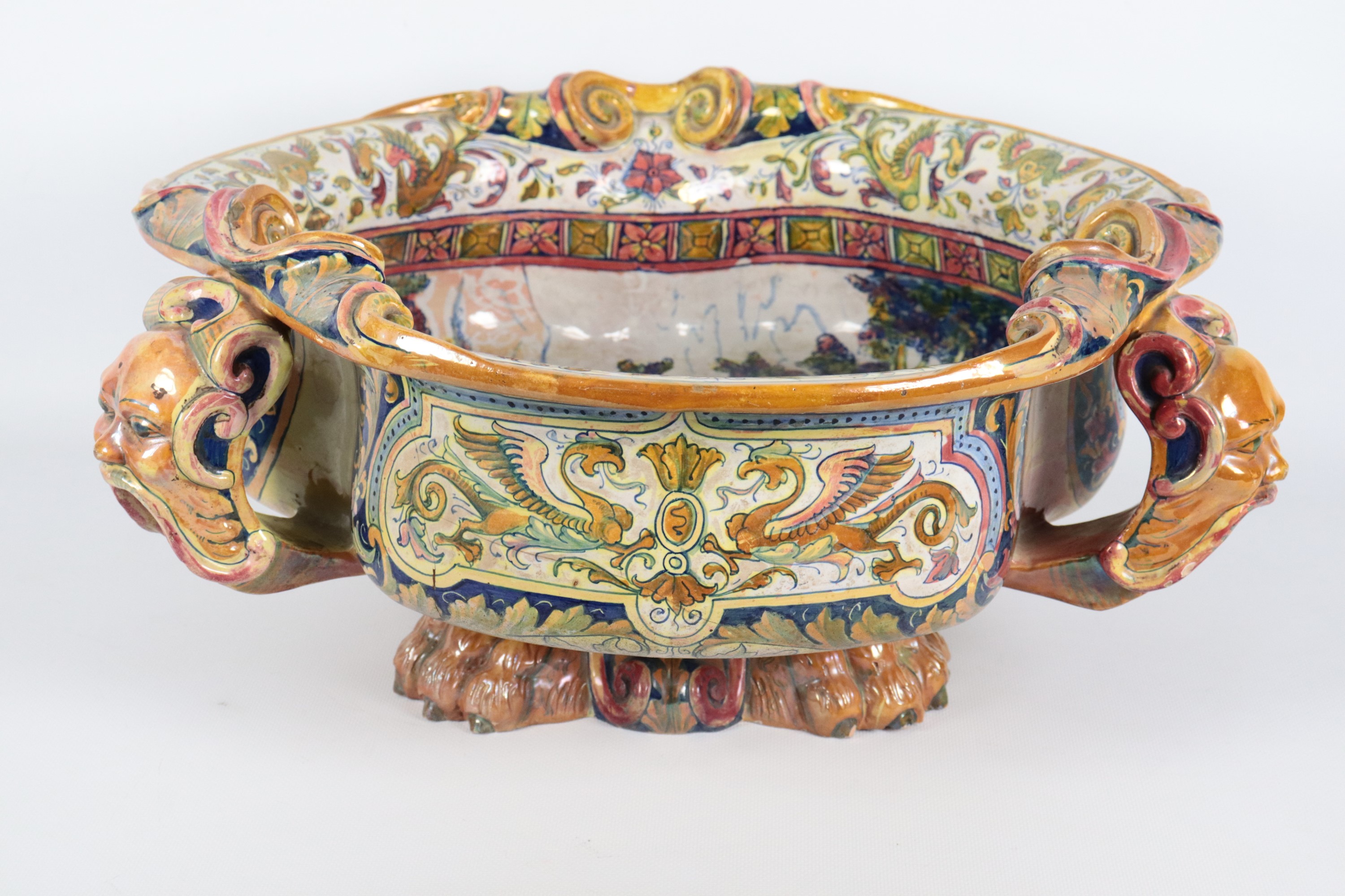 Grande vasca in maiolica lustrata Gualdo Tadino, marcata Alfredo Santarelli (1874-1957), interame...