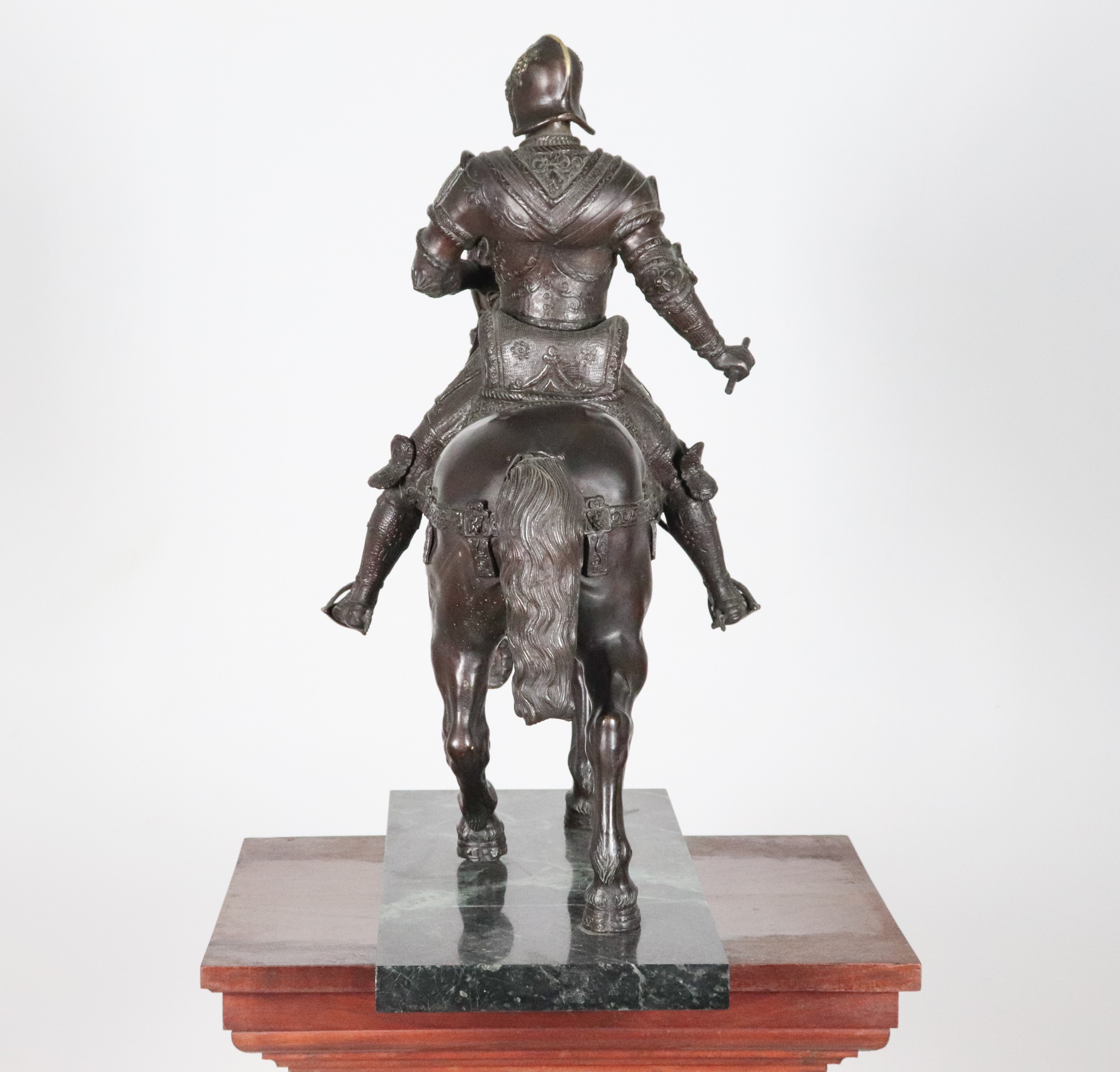 "Bartolomeo Colleoni", antica scultura in bronzo patinato e sbalzato. XIX Secolo. Annessa colonna...