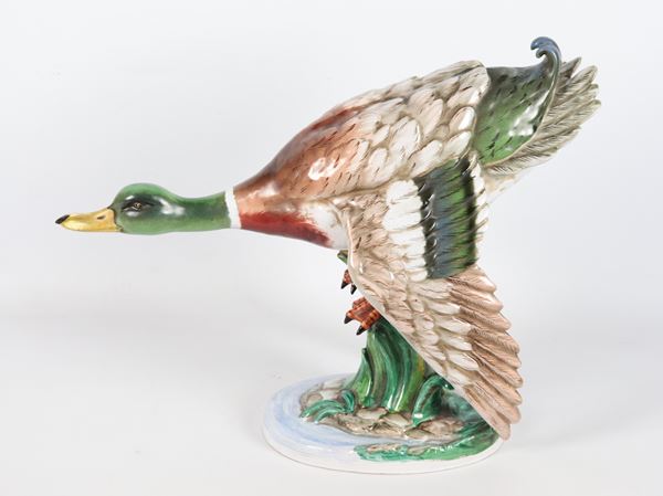 Ugo Zaccagnini - Firmata. "Anatra", scultura in ceramica smaltata interamente decorata a varie policrome. Anni '40-'50