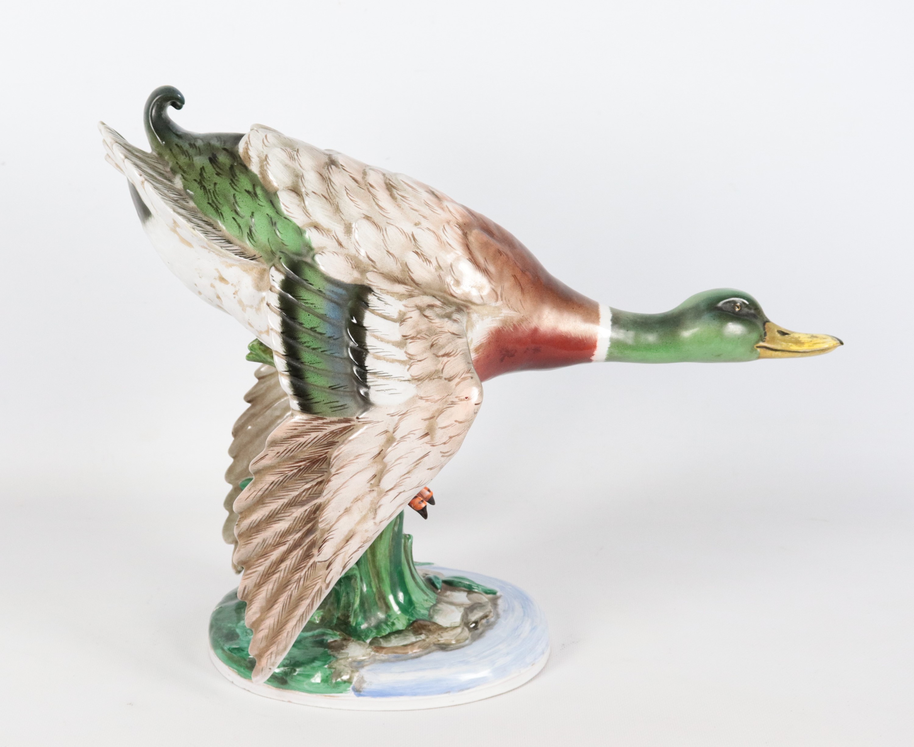 Firmata. "Anatra", scultura in ceramica smaltata interamente decorata a varie policrome. Anni '40...