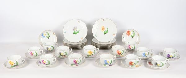 Herend porcelain lot with painted flower motif decorations: fourteen cups with saucers and fourteen dessert plates (28 pcs.)