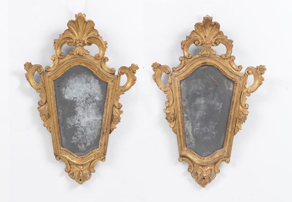 Coppia di antiche ventoline veneziane in legno dorato e intagliato a motivi Luigi XV, specchi al mercurio