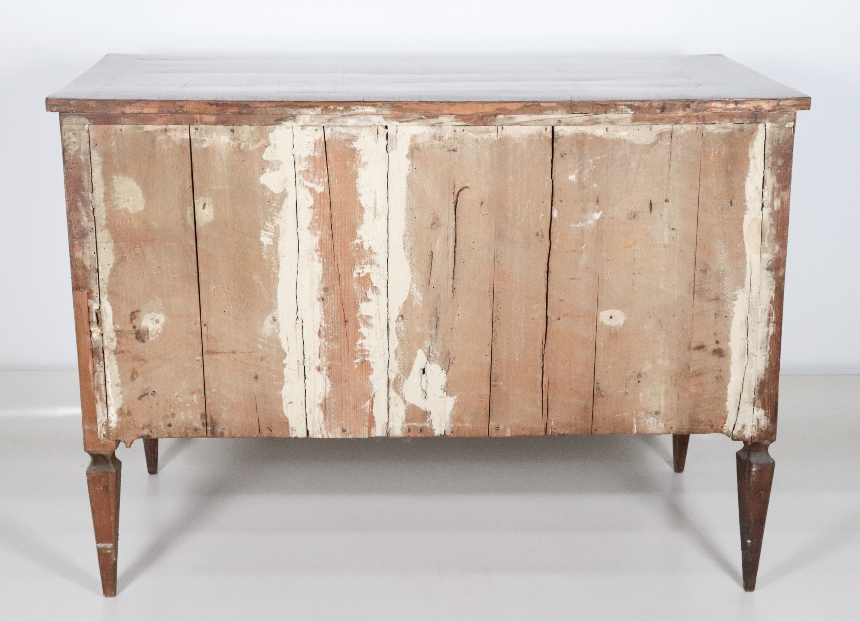 Antico cassettone veneto Luigi XVI in noce e ulivo, con intarsi a filettature ebanizzate, quattro...