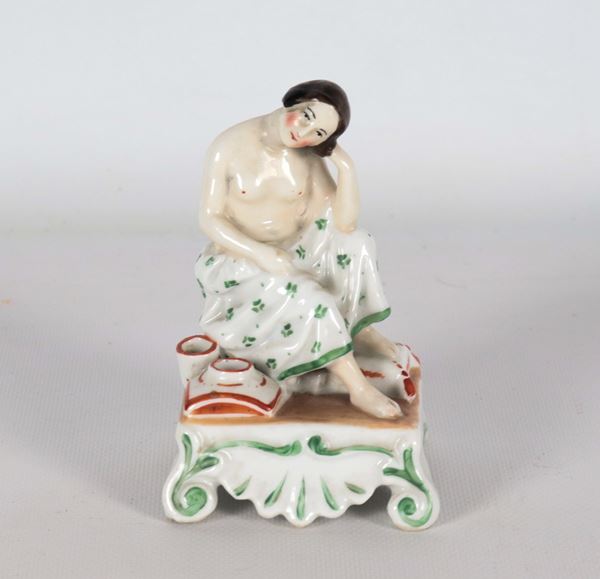 Antico calamaio in porcellana Vecchia Parigi con statuina di "Nudo di donna". Secolo XIX