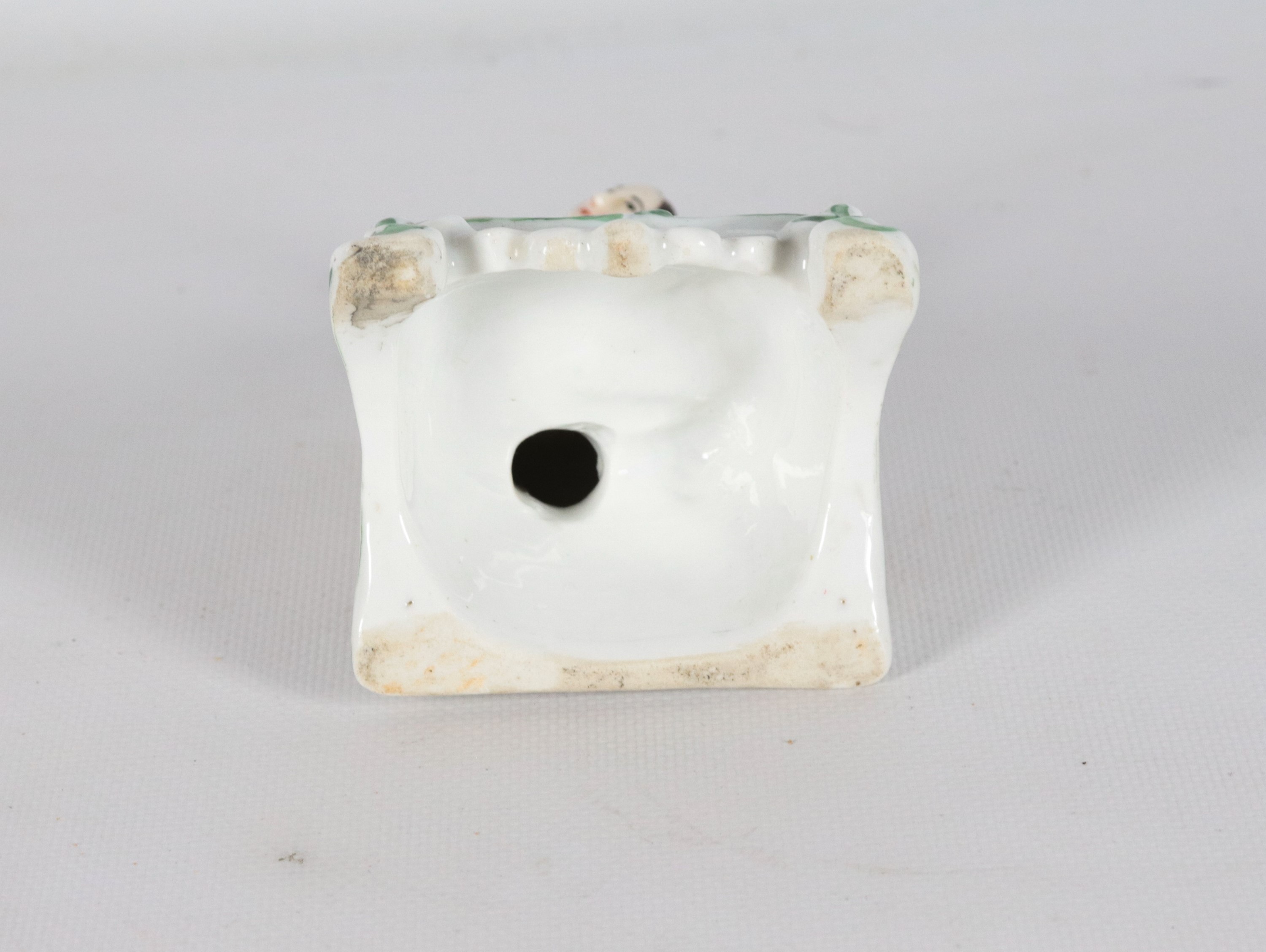 Antico calamaio in porcellana Vecchia Parigi con statuina di "Nudo di donna". Secolo XIX