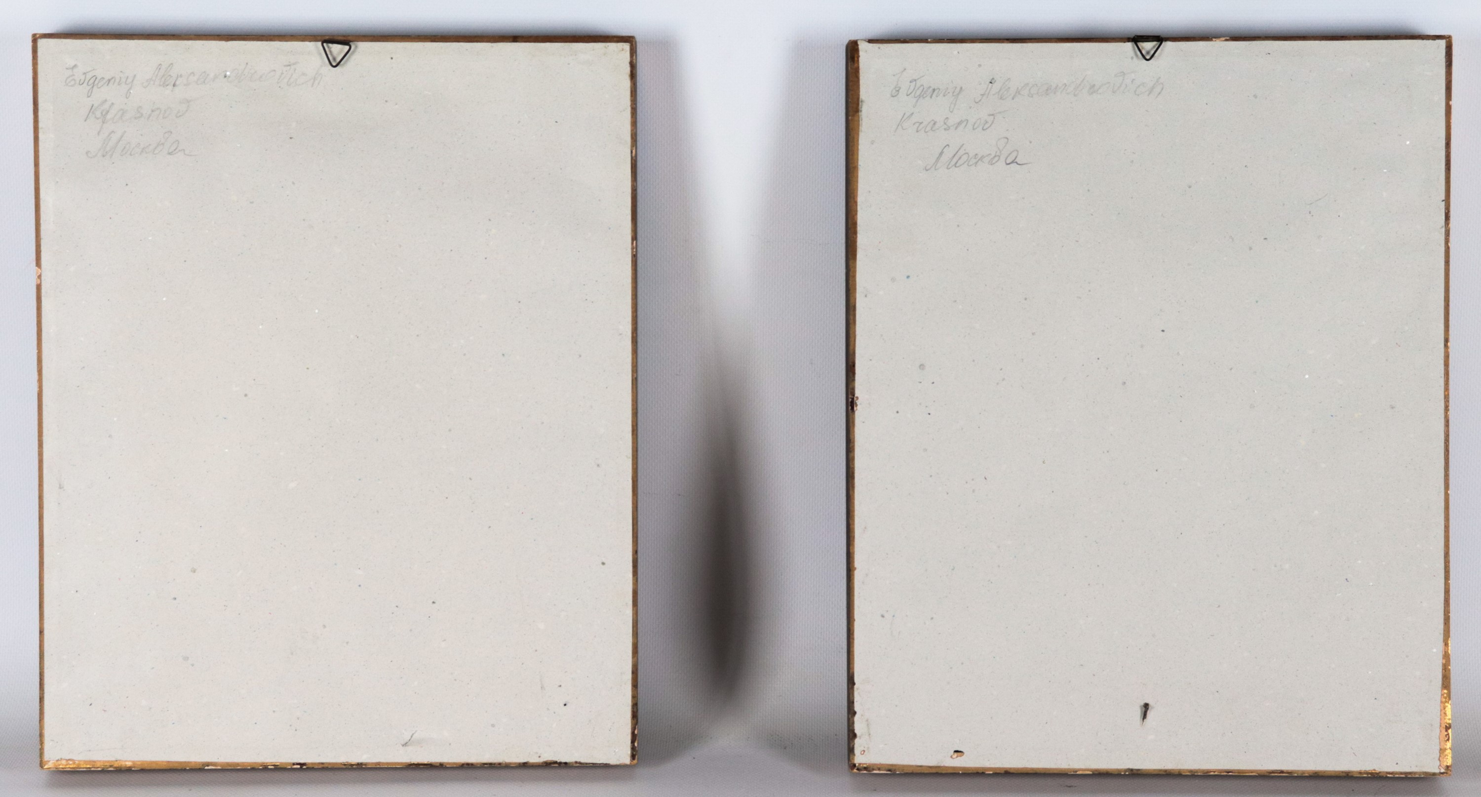 Siglati. "Figure femminili astratte", coppia di piccoli dipinti a tecnica mista su carta in corni...