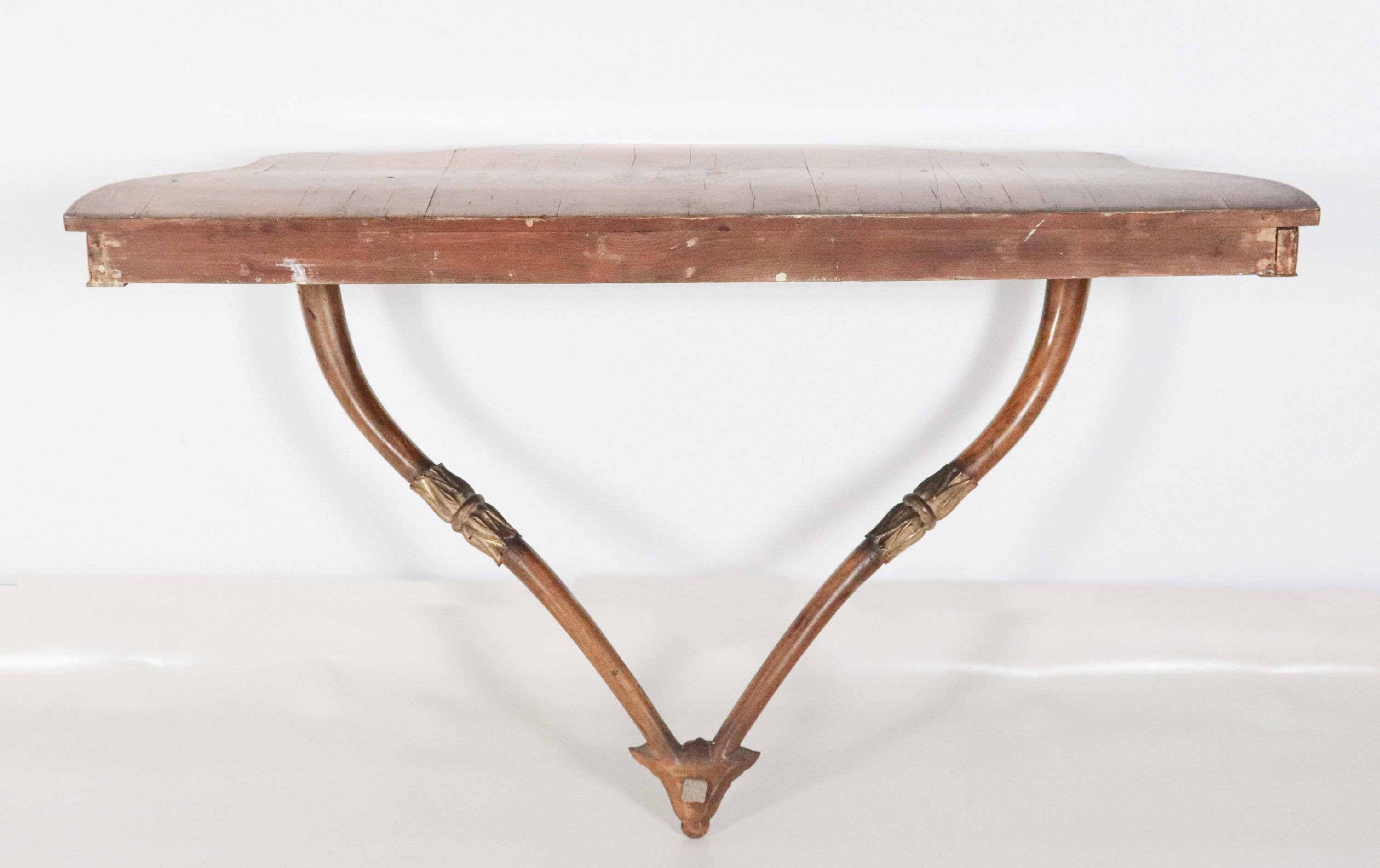 Antica consolle da muro toscana Impero in noce, a forma semitonda centinata con due gambe ricurve...