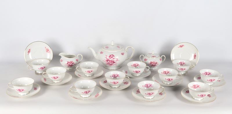 Antico servizio da tè in porcellana bianca di Rosenthal, con decorazioni in rosa antico a motivi ...