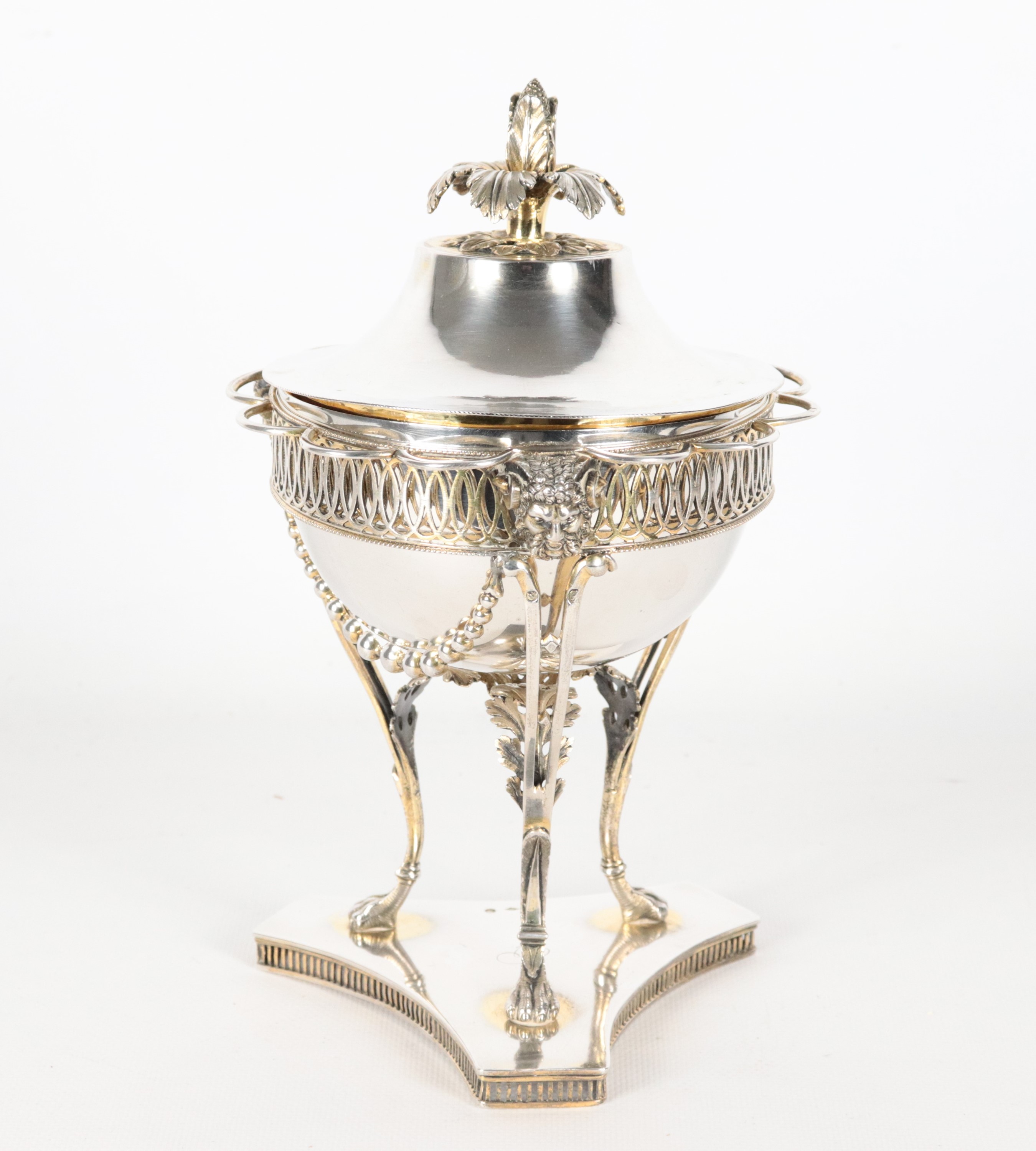 Antica zuccheriera francese in argento Epoca Primo Impero, cesellata e sbalzata con dodici cucchi...