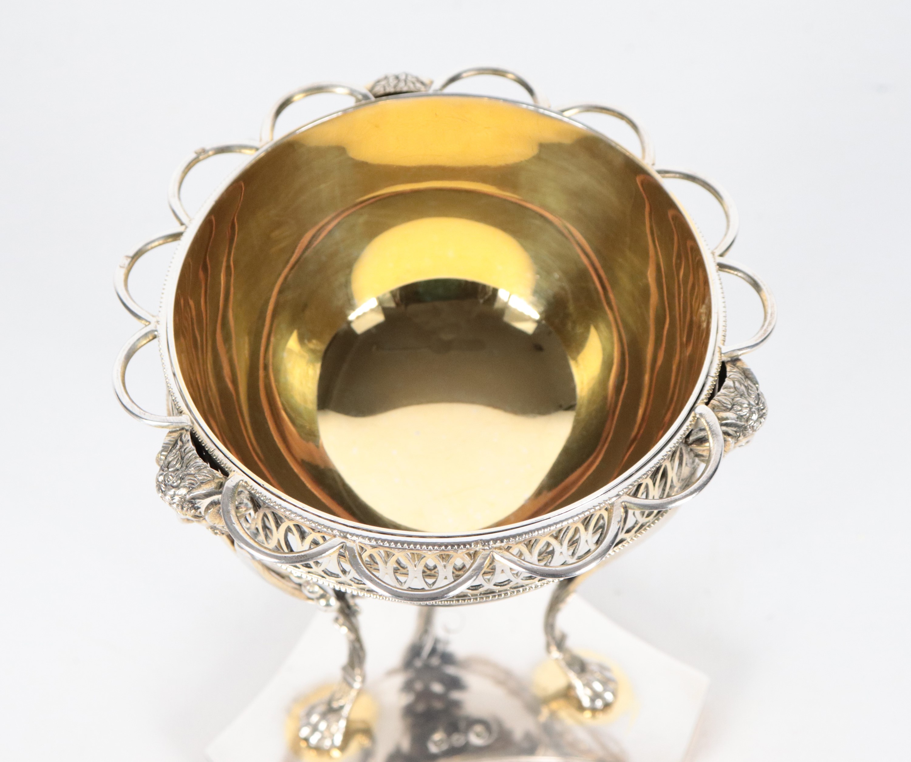 Antica zuccheriera francese in argento Epoca Primo Impero, cesellata e sbalzata con dodici cucchi...