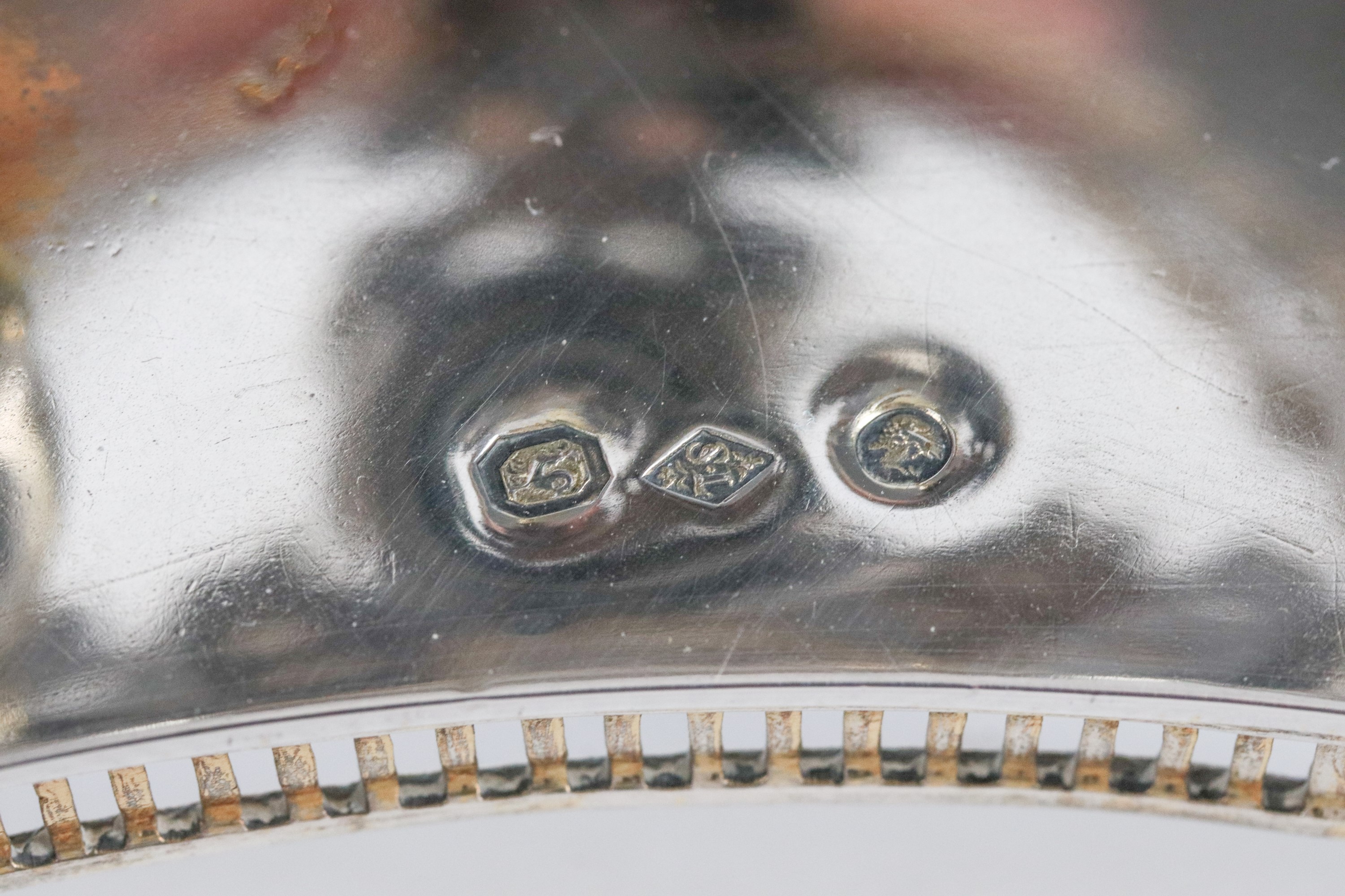 Antica zuccheriera francese in argento Epoca Primo Impero, cesellata e sbalzata con dodici cucchi...