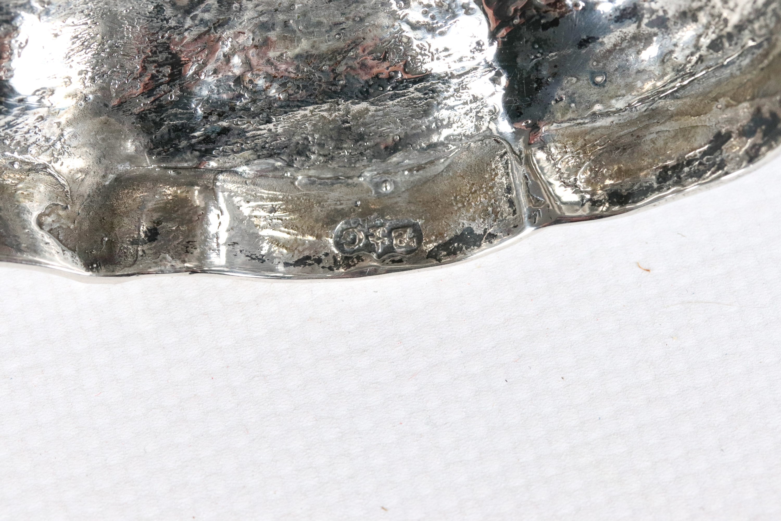 Coppia di antichi candelabri in argento, gr. 1490