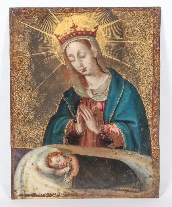 Scuola Veneta Inizio XVIII Secolo - "Madonna Incoronata con Bambino dormiente", piccolo dipinto ad olio su rame, alcune cadute di colore. Cornice in legno dorato ed ebanizzato con passepartout rosso