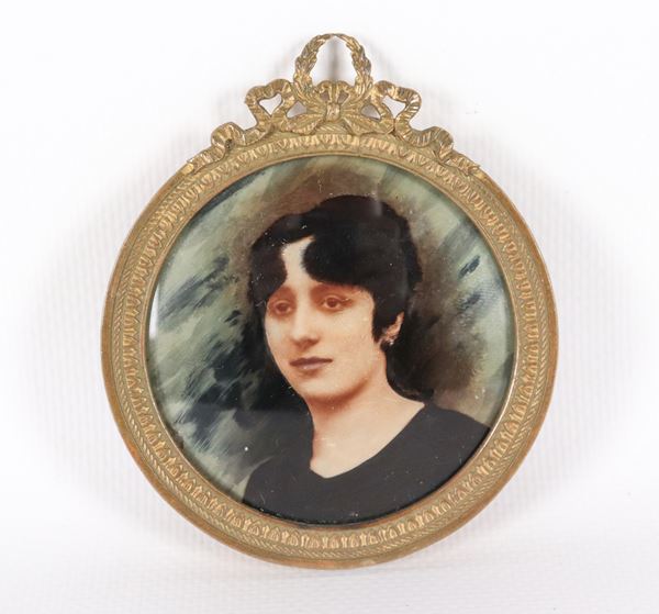 "Ritratto di giovane ragazza", miniatura tonda in cornicetta dorata