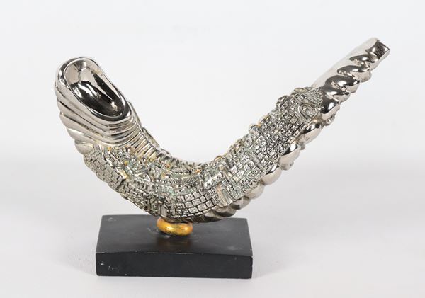 Piccola scultura orientale rivestita in argento "Cornucopia", base rettangolare