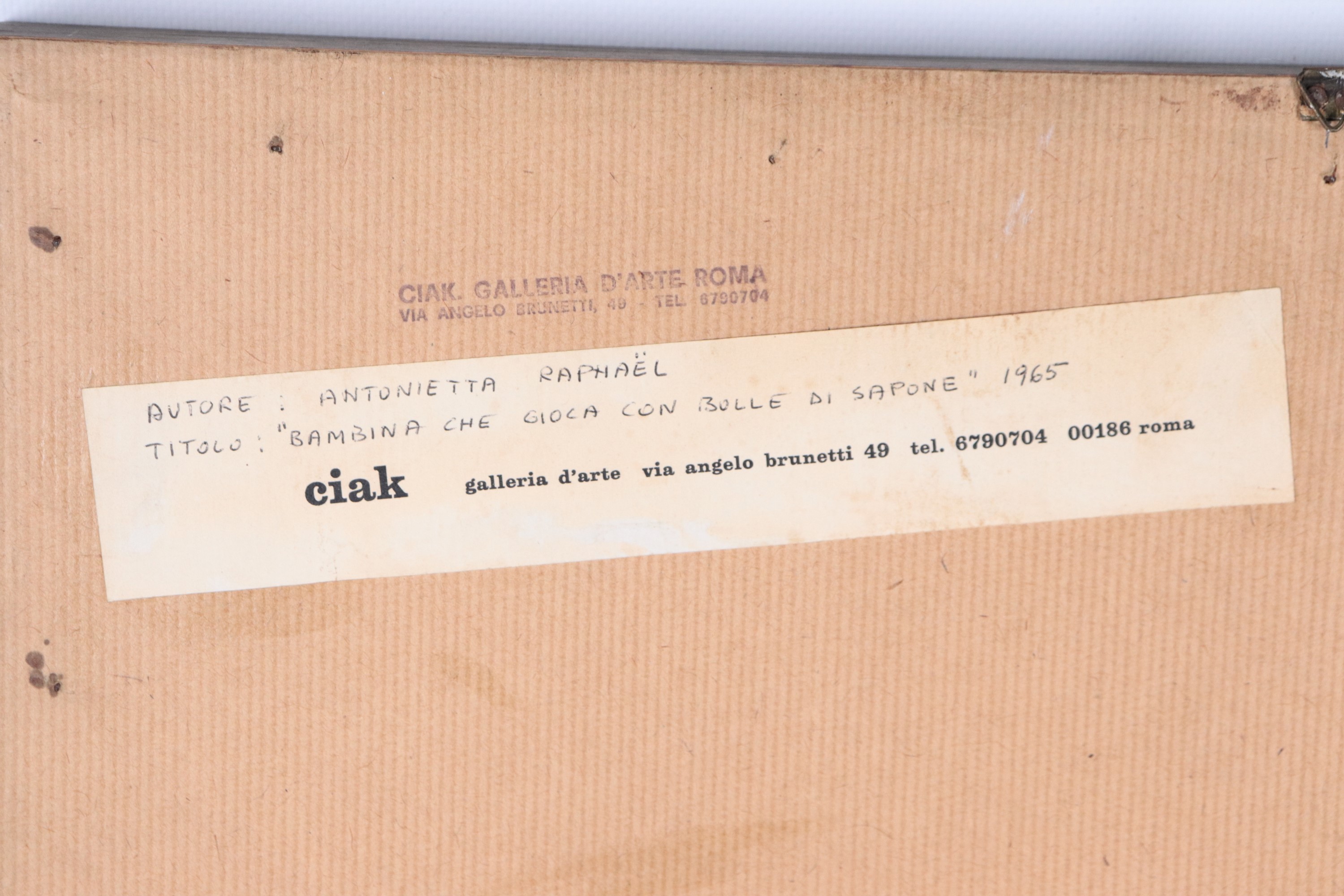 Firmato. "Bambina che gioca con bolle di sapone" 1965, piccolo dipinto ad olio in cornice a bache...