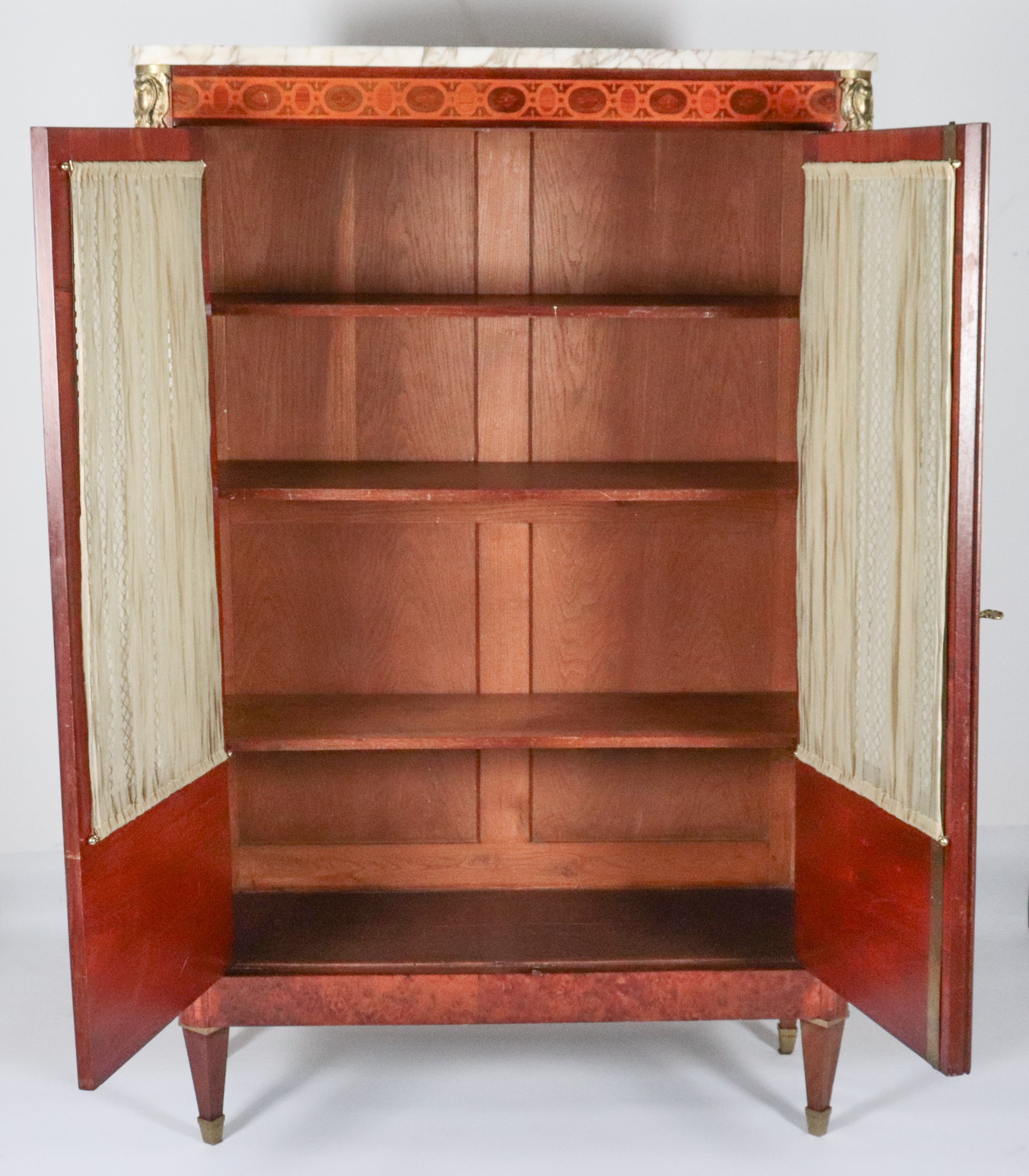 Antica libreria francese Napoleone III, in bois de rose e radica di tuia con intarsi a motivi geo...