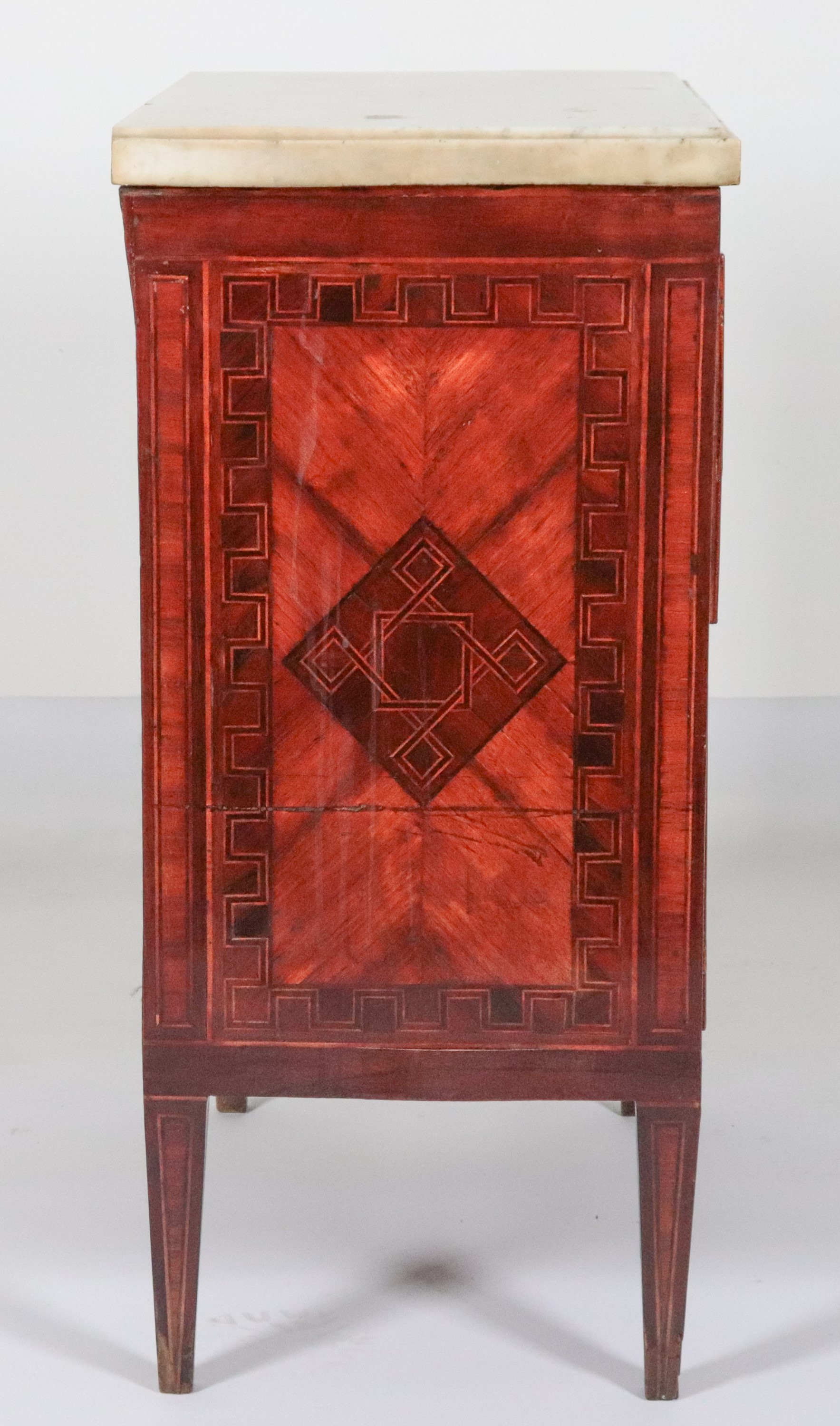 Antico comodino napoletano Luigi XVI in noce ed ebano viola, con intarsi a motivi geometrici di r...