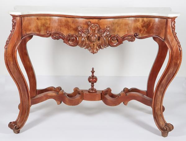 Antica consolle napoletana Luigi Filippo in noce, a forma centinata con intagli a motivi di volute, quattro gambe ricurve riunite da crociera sagomata, un tiretto centrale e piano in marmo grigio brecciato