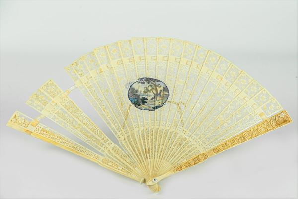 Antique fan in worked ivory  (Late 19th century)  - Auction Fine Art Legacy of Prestigious Noble Roman Villino and Private Collections - Gelardini Aste Casa d'Aste Roma