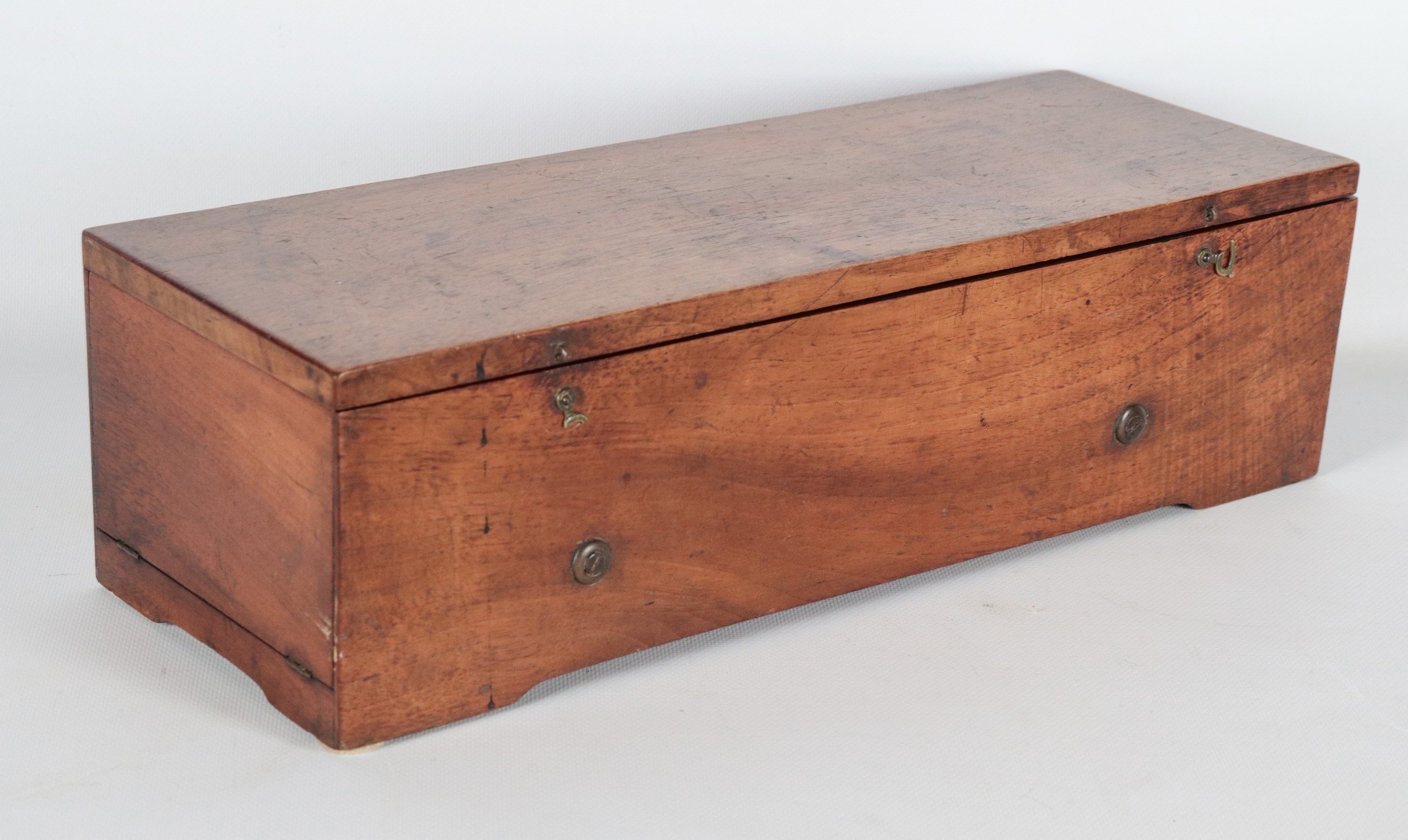 An Henri Métert Cylinder Music Box, Swiss, circa 1850, sul piano interno stampigliatura H. Métert...