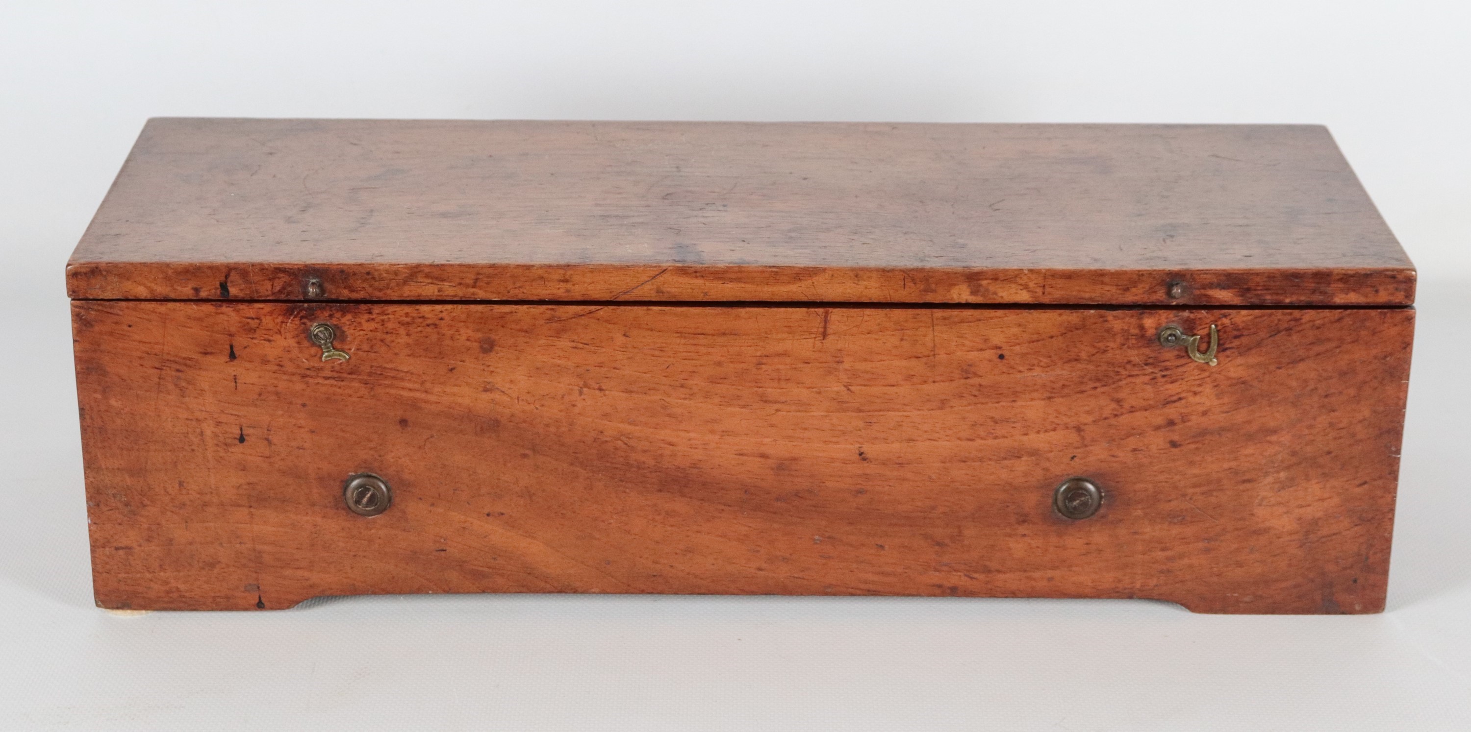 An Henri Métert Cylinder Music Box, Swiss, circa 1850, sul piano interno stampigliatura H. Métert...