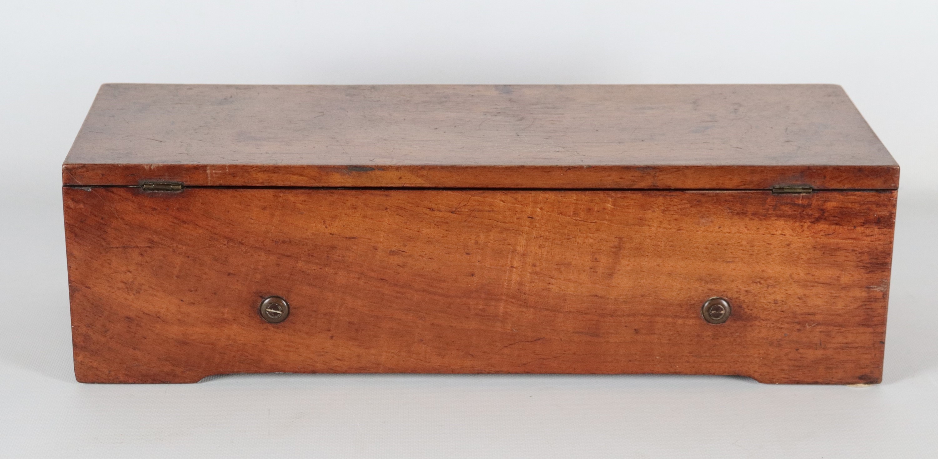 An Henri Métert Cylinder Music Box, Swiss, circa 1850, sul piano interno stampigliatura H. Métert...