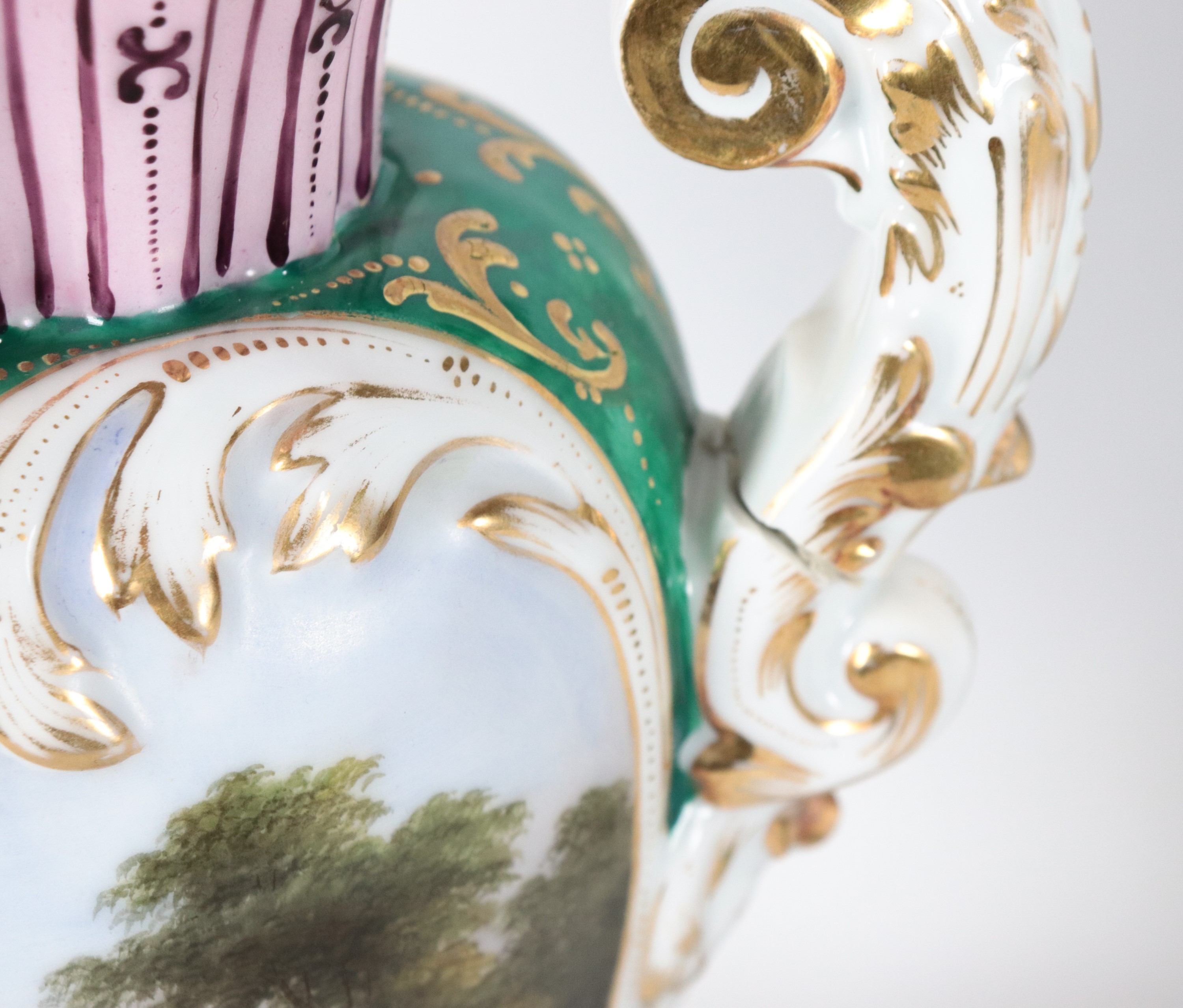 Coppia di antichi vasi napoletani a cartoccio Epoca Luigi Filippo, in porcellana policroma intera...