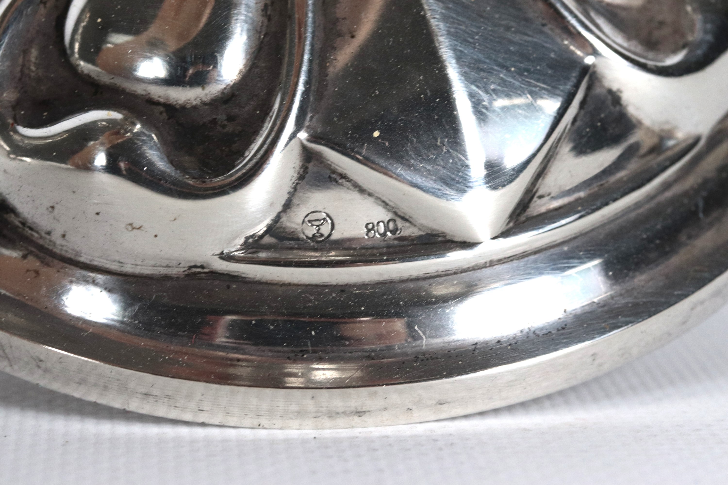 Coppia di candelabri in argento, gr. 820