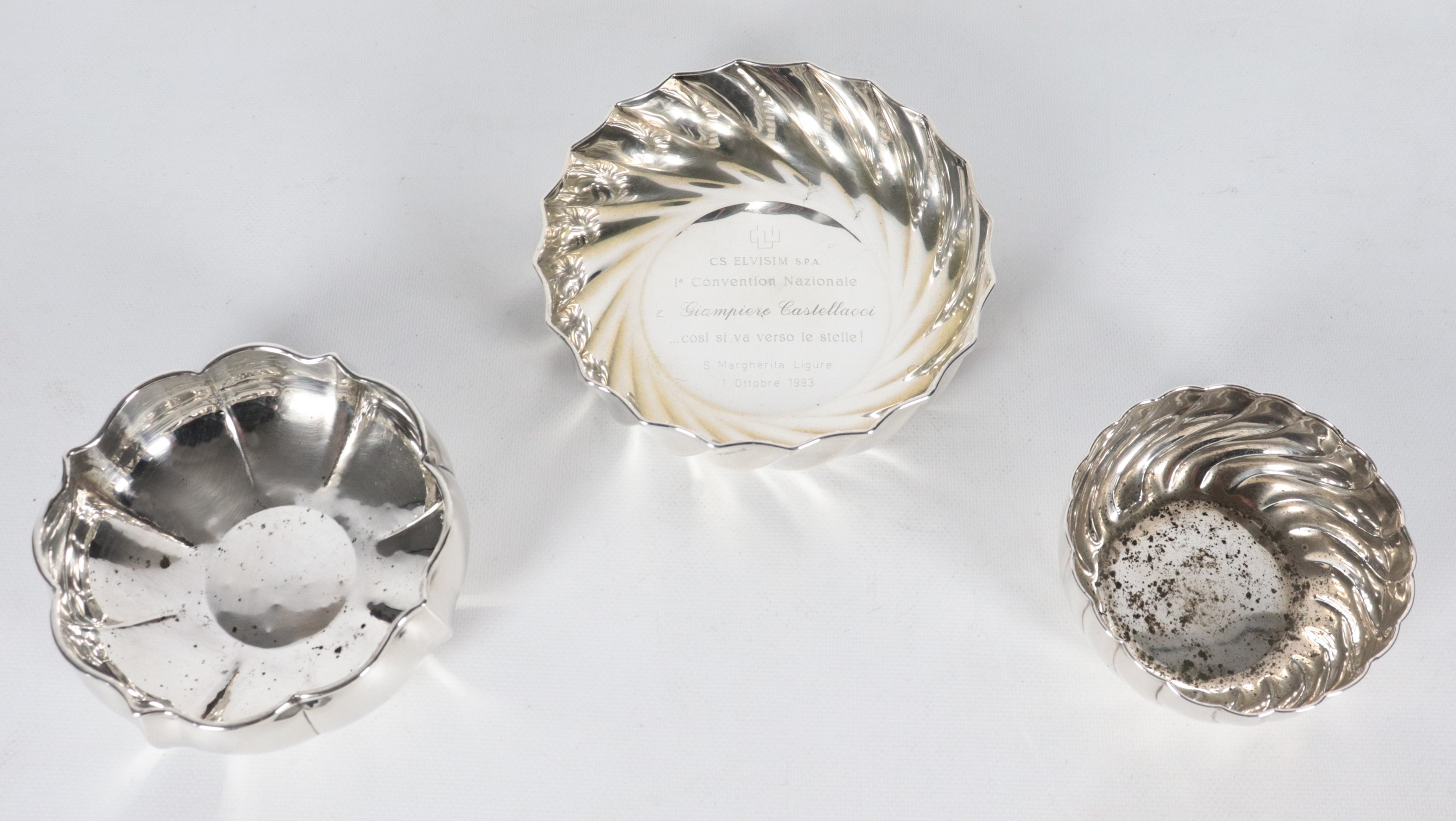 Lotto di tre ciotole in argento, gr. 535