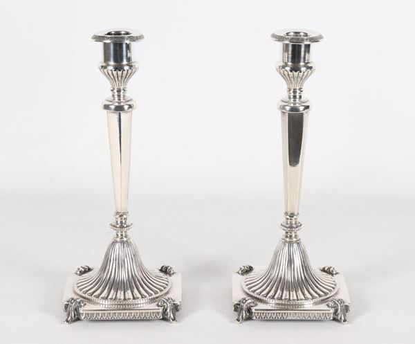 Coppia di candelieri in argento, gr. 450