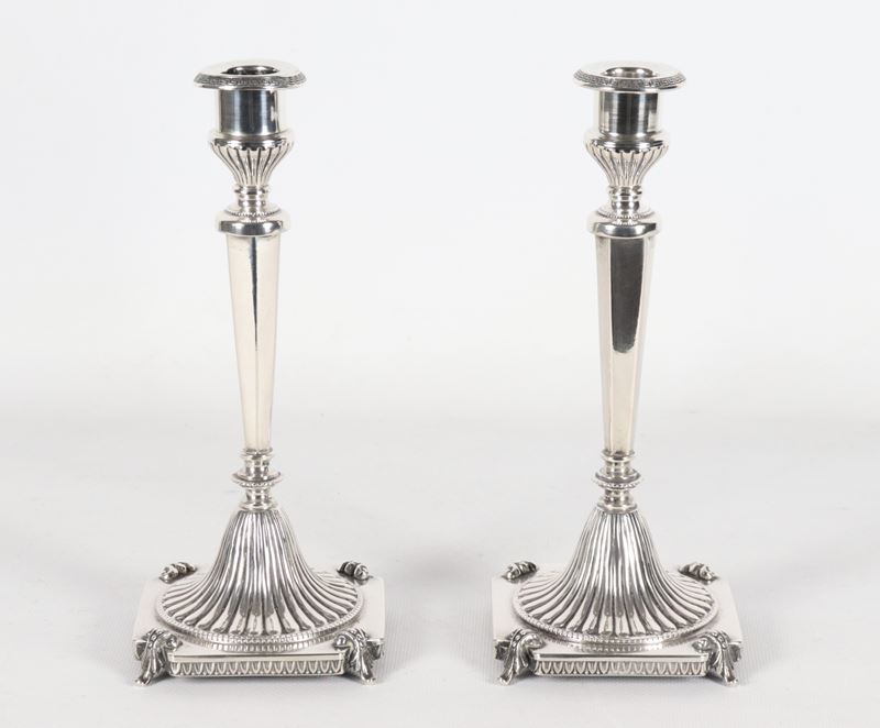 Coppia di candelieri in argento, gr. 450