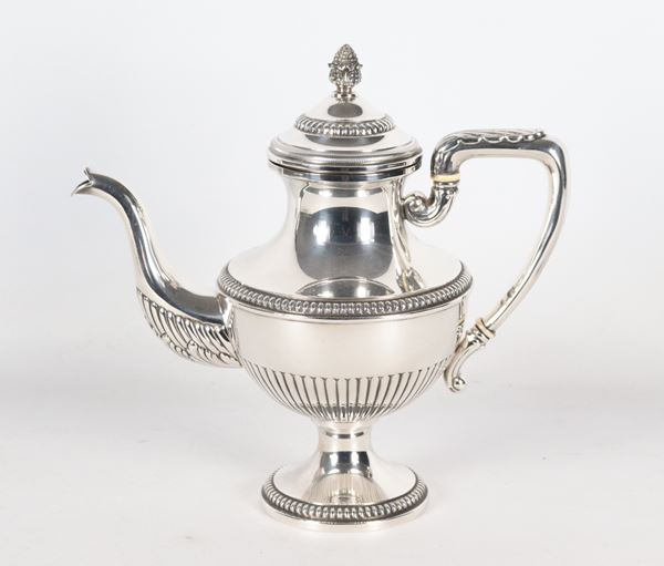 Caffettiera in argento, gr. 870