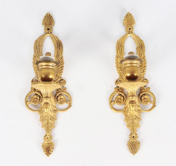 Coppia di appliques francesi Impero in bronzo dorato