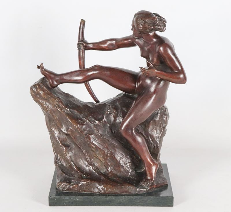 Firmata. "Nudo di donna con arco", scultura in bronzo