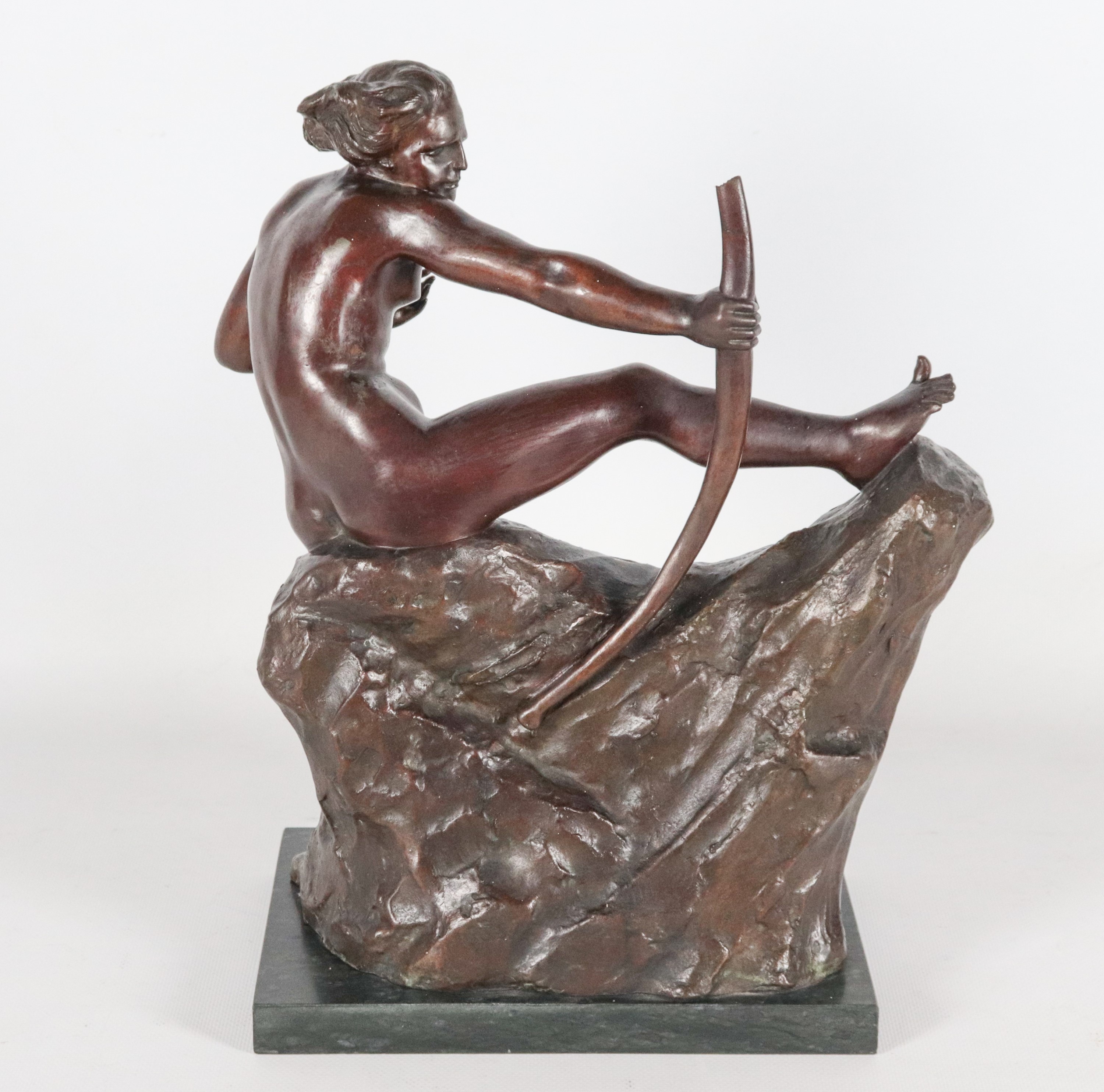 Firmata. "Nudo di donna con arco", scultura in bronzo