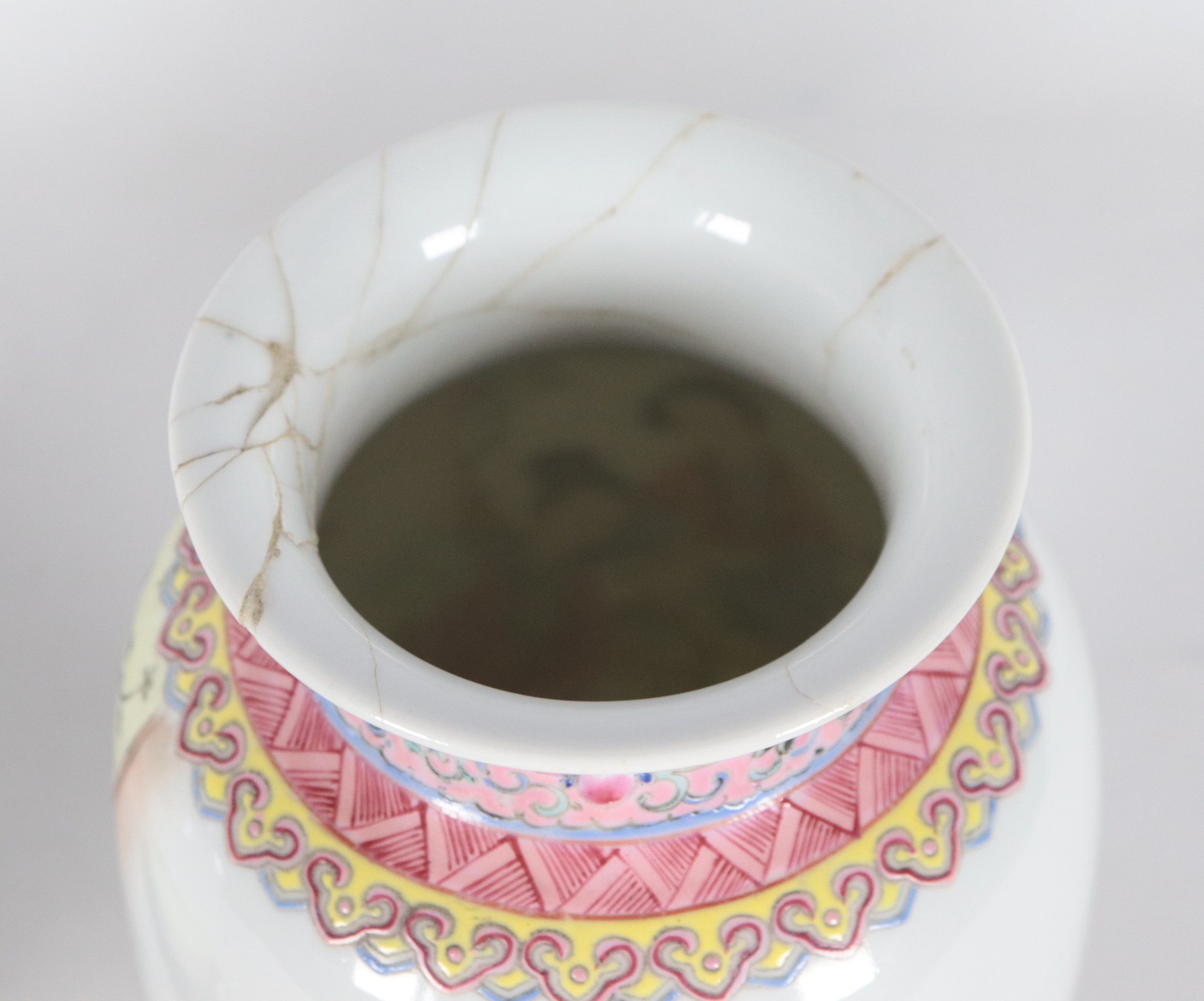 Coppia di piccoli vasi cinesi in porcellana