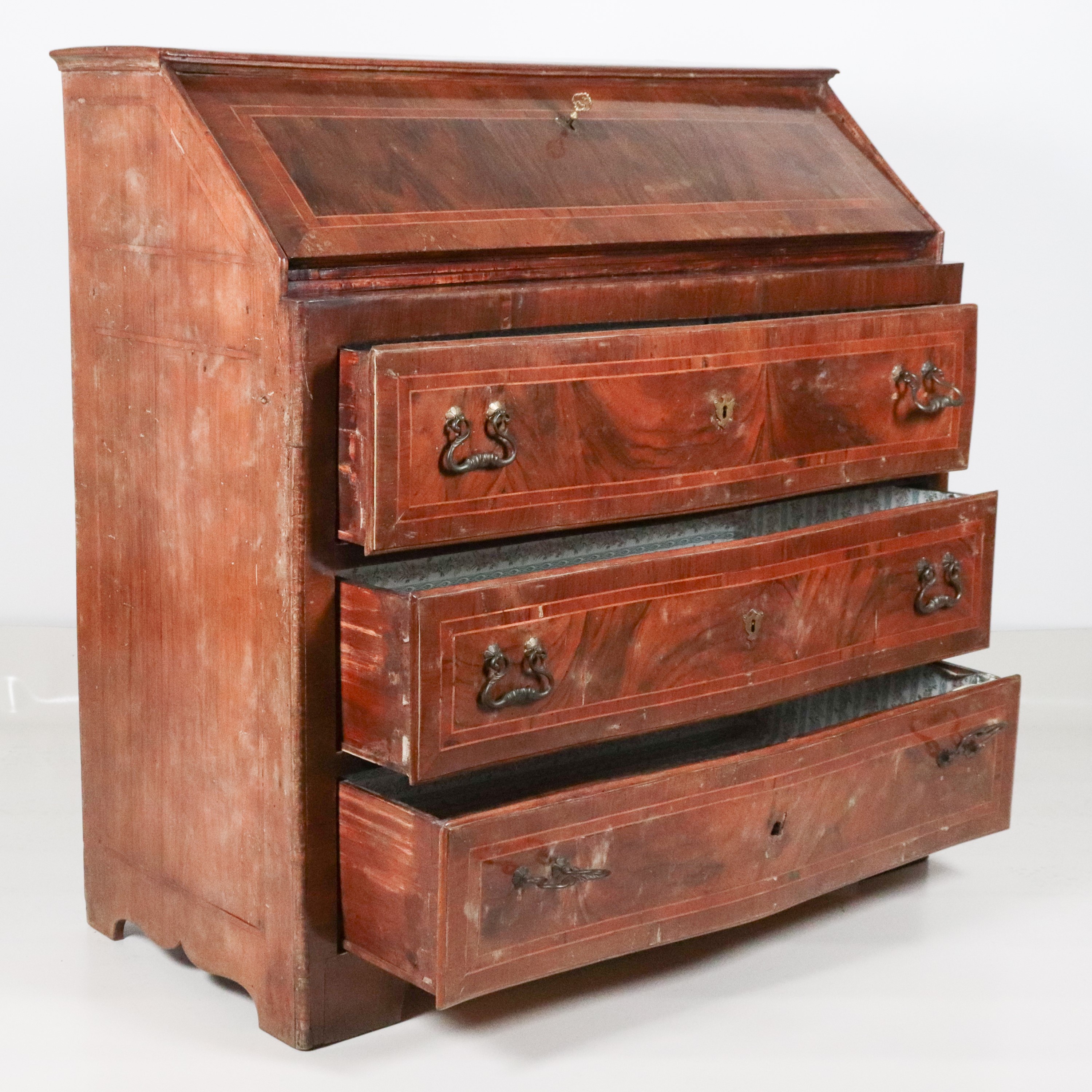 Ribalta in noce con filettature intarsiate