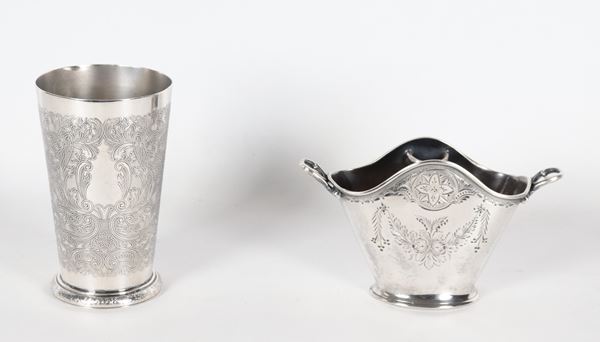 Lotto in metallo argentato di un cestino e un piccolo vaso (2 pz.)