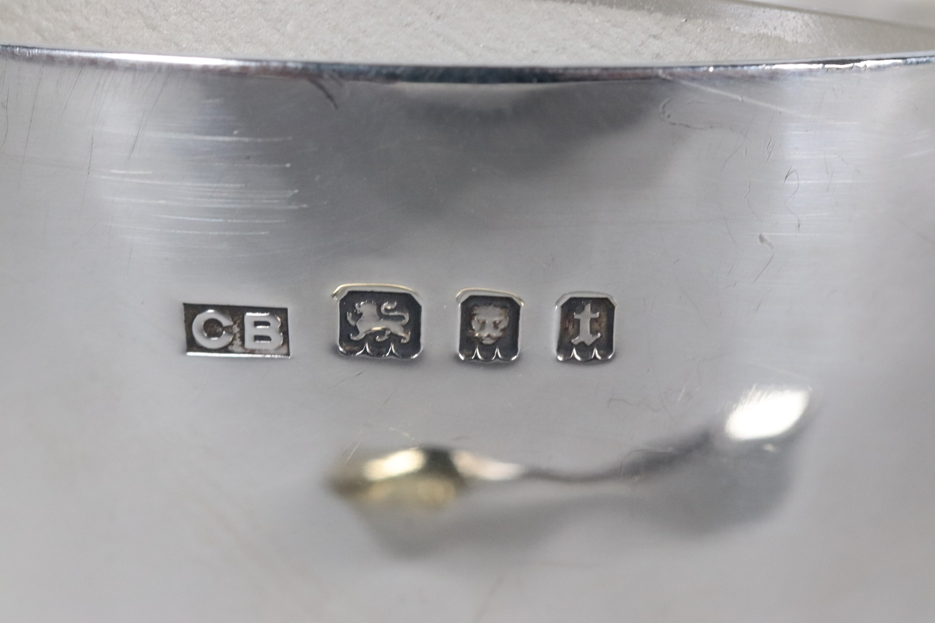 Lotto in argento Giorgio V, saliera, pepiera e mostardiera (3 pz.), gr. 180