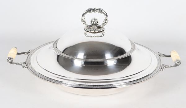 Grande legumiera tonda in argento, gr. 1760