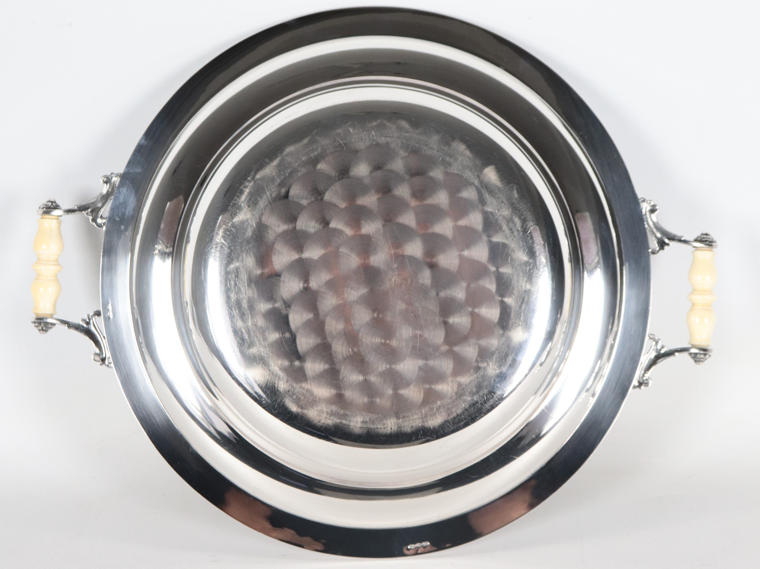 Grande legumiera tonda in argento, gr. 1760