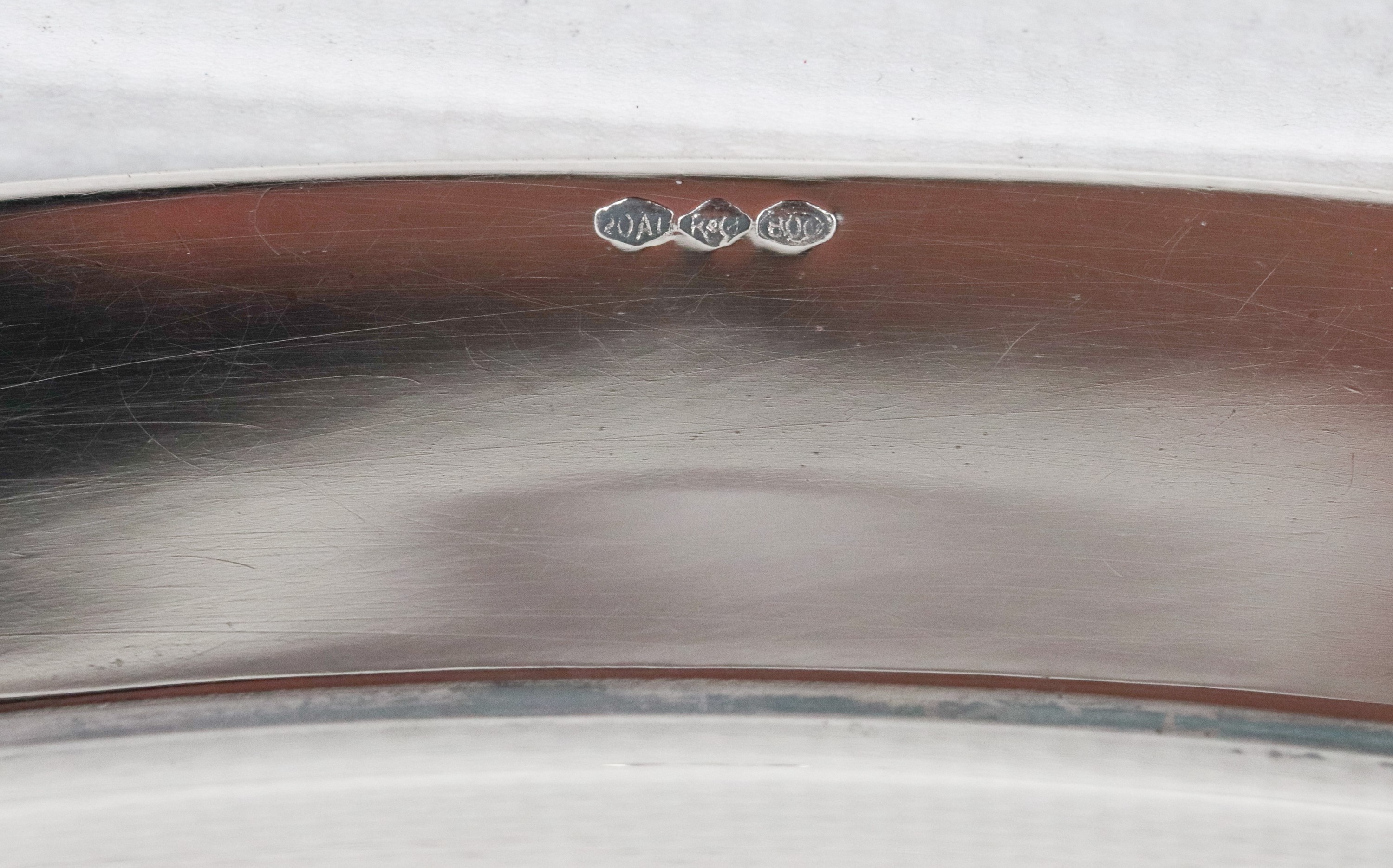 Grande piatto tondo da portata in argento, gr. 1140