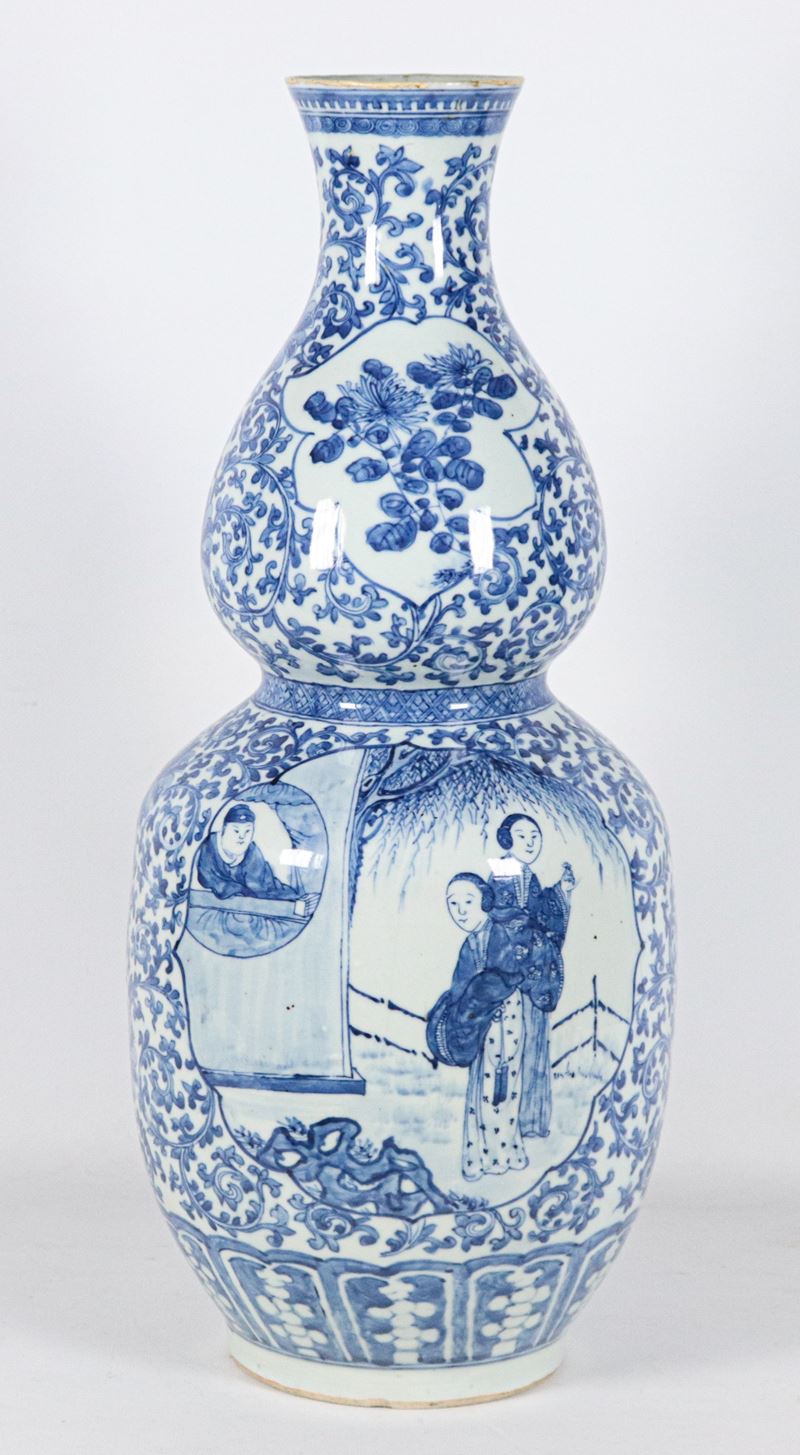 Antico vaso cinese in porcellana bianca e blu