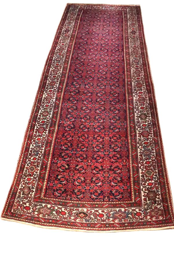 Persian carpet Erivan with geometric design on red background and white border, M. 5.10 x 1.90