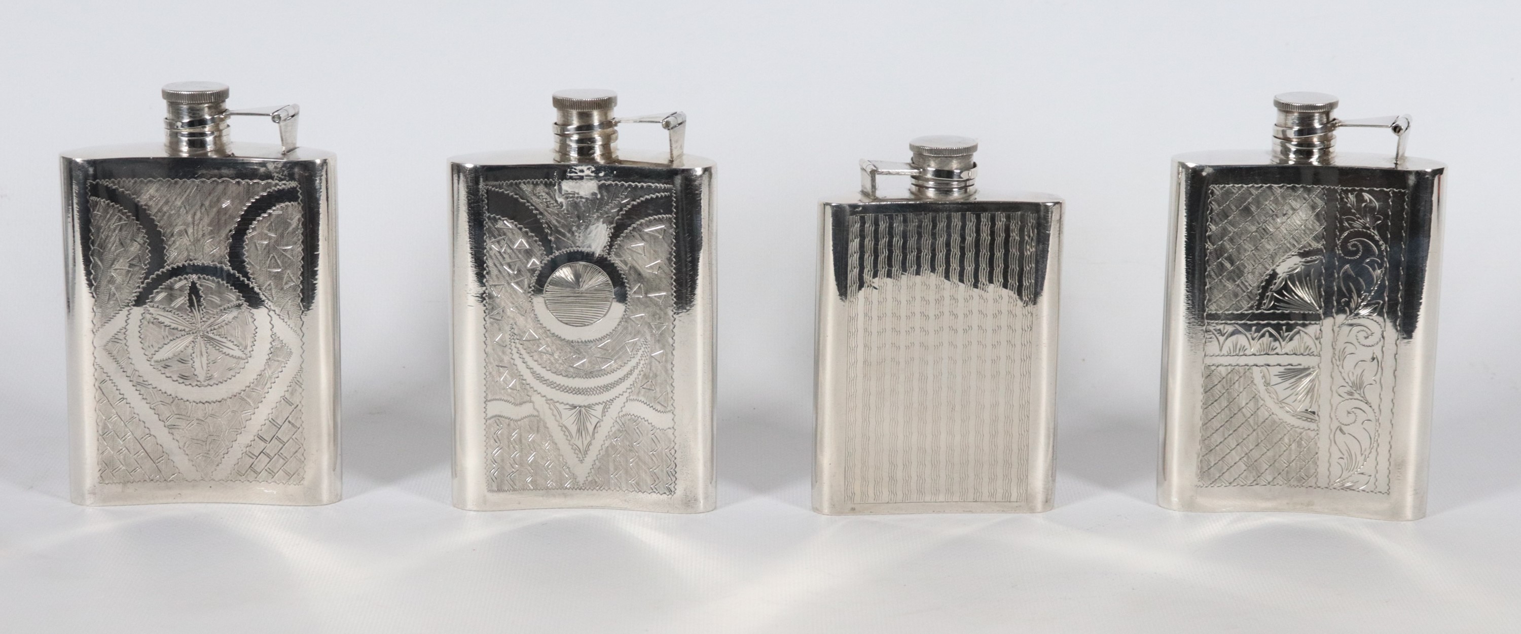 Lotto di quattro fiaschette da liquore in argento Sterling 925, gr. 740