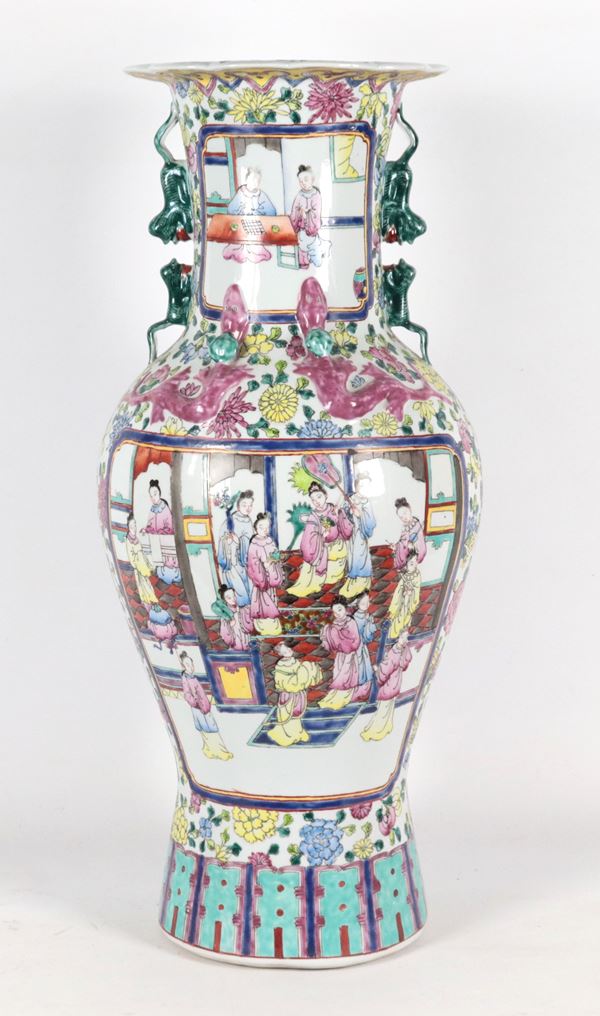 Vaso cinese Canton in porcellana smaltata e policroma con scene di vita di corte