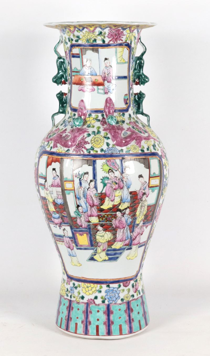 Vaso cinese Canton in porcellana smaltata e policroma con scene di vita di corte