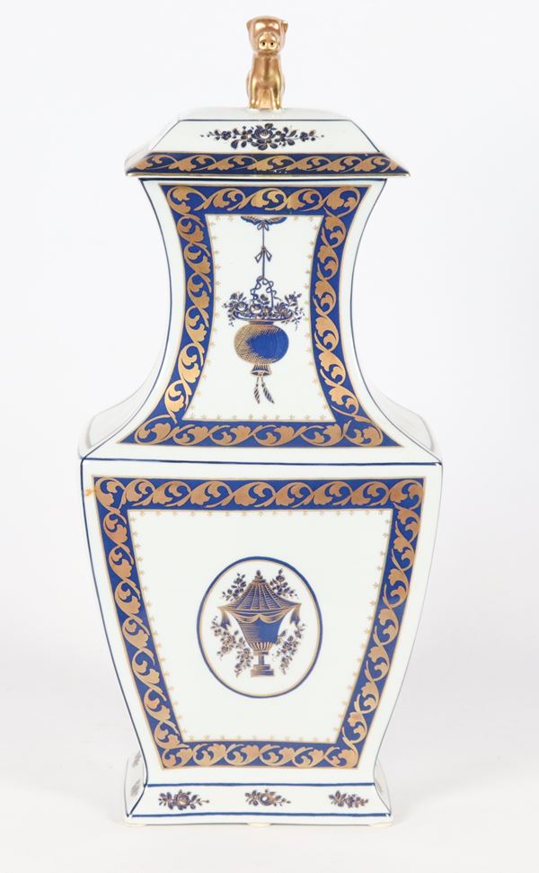 Vaso ad anfora con coperchio in porcellana portoghese