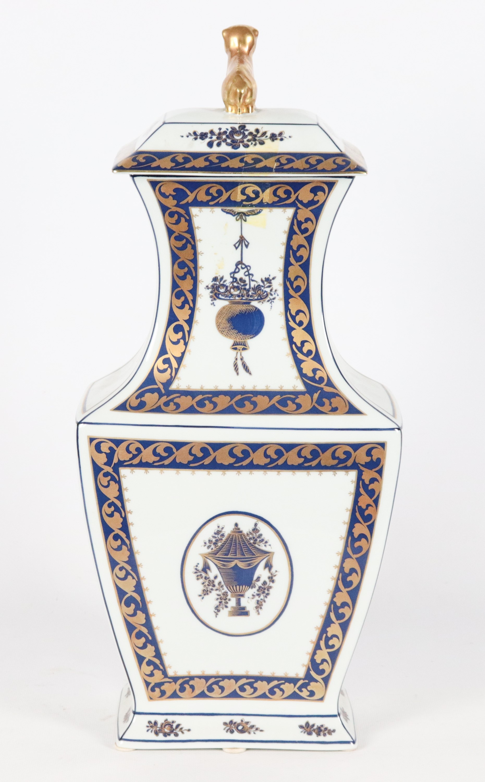 Vaso ad anfora con coperchio in porcellana portoghese